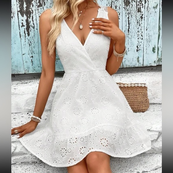 White Sheer Lace Eyelet Embroidered Plunge V Neck Back Dress Boho - Picture 6 of 7